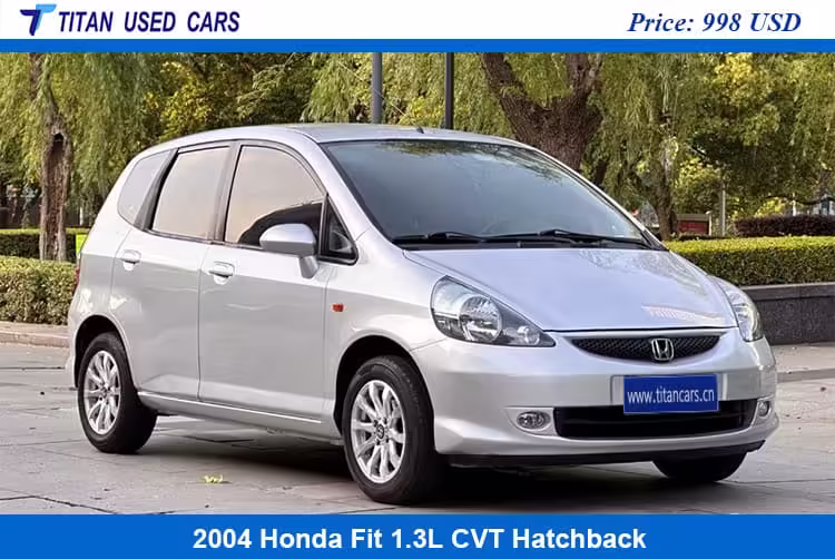 silver color of the 2004 Honda Fit Used Car