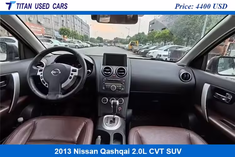 center console of the Used Nissan Qashqai 2013