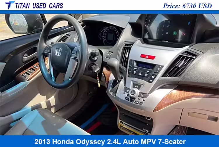 central console of the 2013 Honda MPV Odyssey Used Car