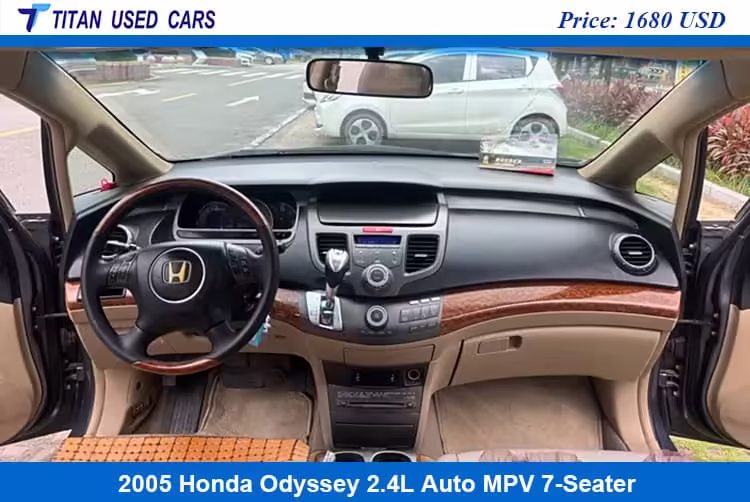interior of the Used 2005 Honda Odyssey 7 Seater
